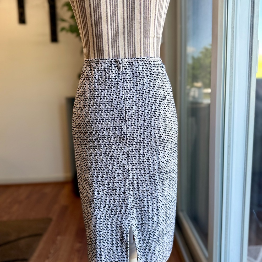 St. John Pencil Skirt - Picture 4 of 11